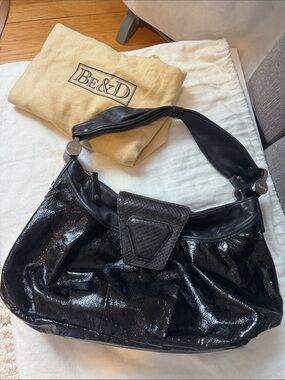 Be & D Black Patent Leather Shoulder Bag with Textured Flap